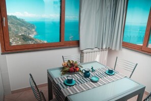 تناول الطعام