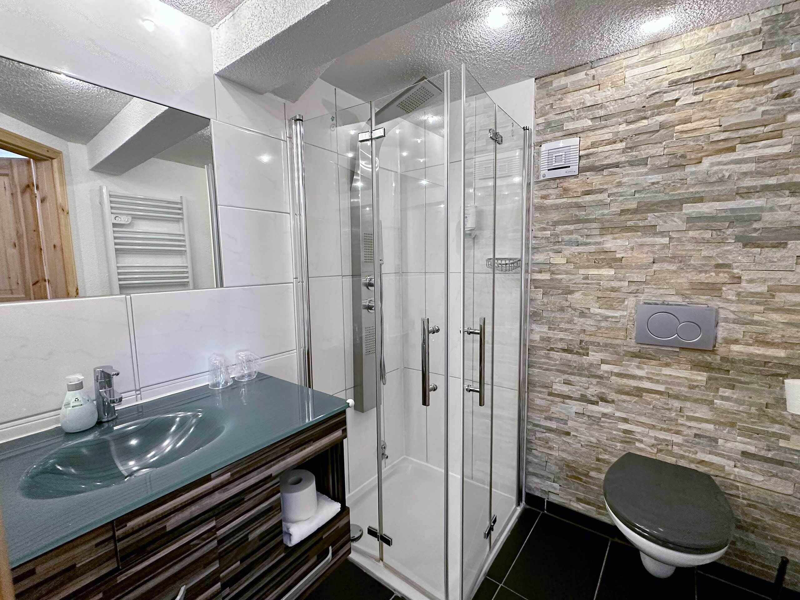 superior double room | bathroom | hair dryer, towels