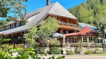 Vista frontal de la propiedad