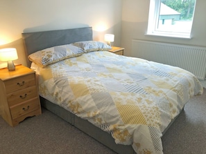 3 bedrooms, free WiFi, bed sheets