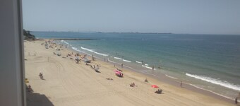 Primera Línea de playa vistas mar infinitas, sobre la arena, WiFi