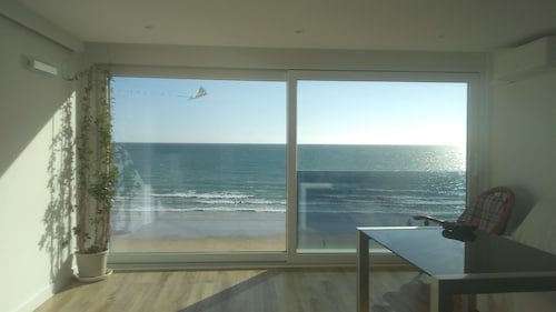 On the beachfront, infinite sea views, on the sand, WiFi