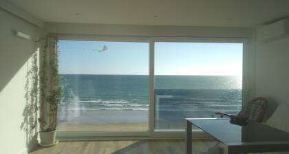 On the beachfront, infinite sea views, on the sand, WiFi