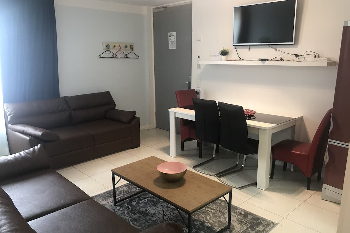 Family Suite | Living area | TV, heated floors