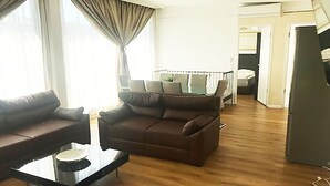 Panoramic Penthouse, 3 Bedrooms | Living room | TV, heated floors - Munich Downtown Suites (Munich)