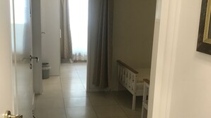 Family Suite | Desk, laptop workspace, iron/ironing board, WiFi (free) - Munich Downtown Suites (Munich)