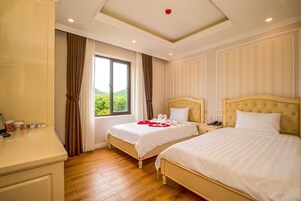 Superior Twin Room | Hypo-allergenic bedding, minibar, desk, laptop workspace
