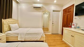 Standard-Zweibettzimmer, ohne Fenster | Allergikerbettwaren, Minibar, Schreibtisch