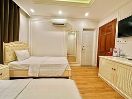 Standard Twin Room, No Windows | Hypo-allergenic bedding, minibar, desk, laptop workspace
