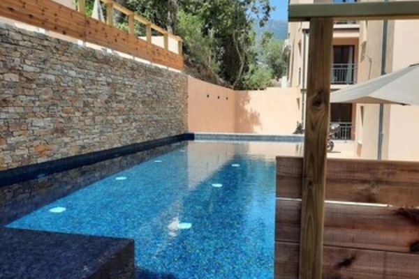 Seasonal outdoor pool, pool umbrellas, sun loungers
