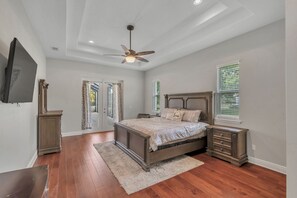 4 bedrooms, iron/ironing board, WiFi, bed sheets - Everything you need in a home to enjoy Florida. (Lutz)