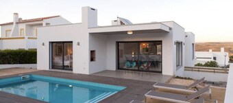 Magnificent 3-bedroom villa with private pool 2 minutes from the beach!