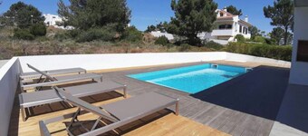 Magnificent 3-bedroom villa with private pool 2 minutes from the beach!