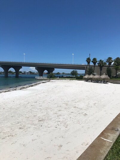 Beautiful 2 BR/2 BA condo on the 8th green at Isla Del Sol