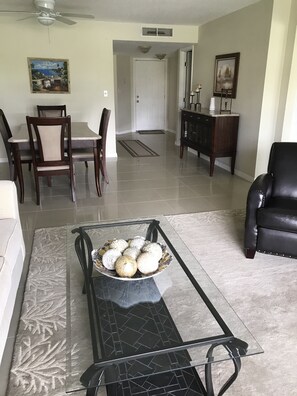 Interior - Beautiful 2 BR/2 BA condo on the 8th green at Isla Del Sol (St. Petersburg)
