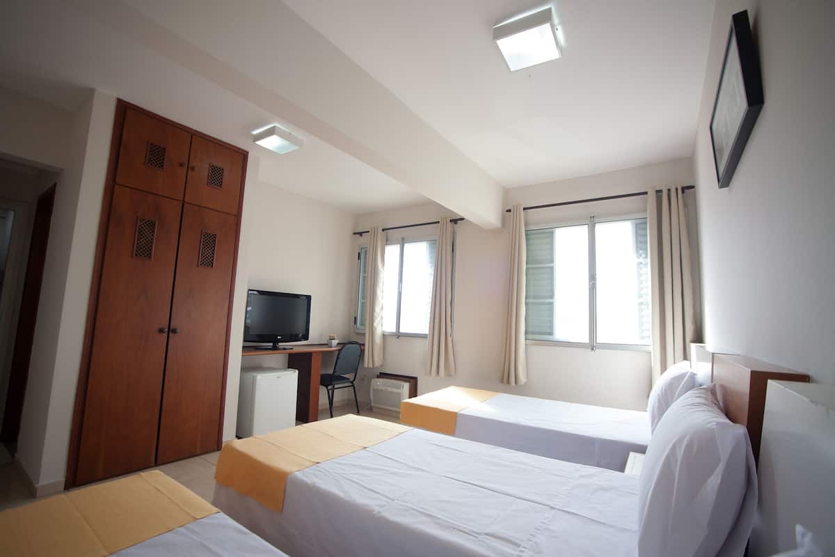 Basic Triple Room | Minibar, desk, laptop workspace, soundproofing