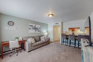 Una televisión, una oficina