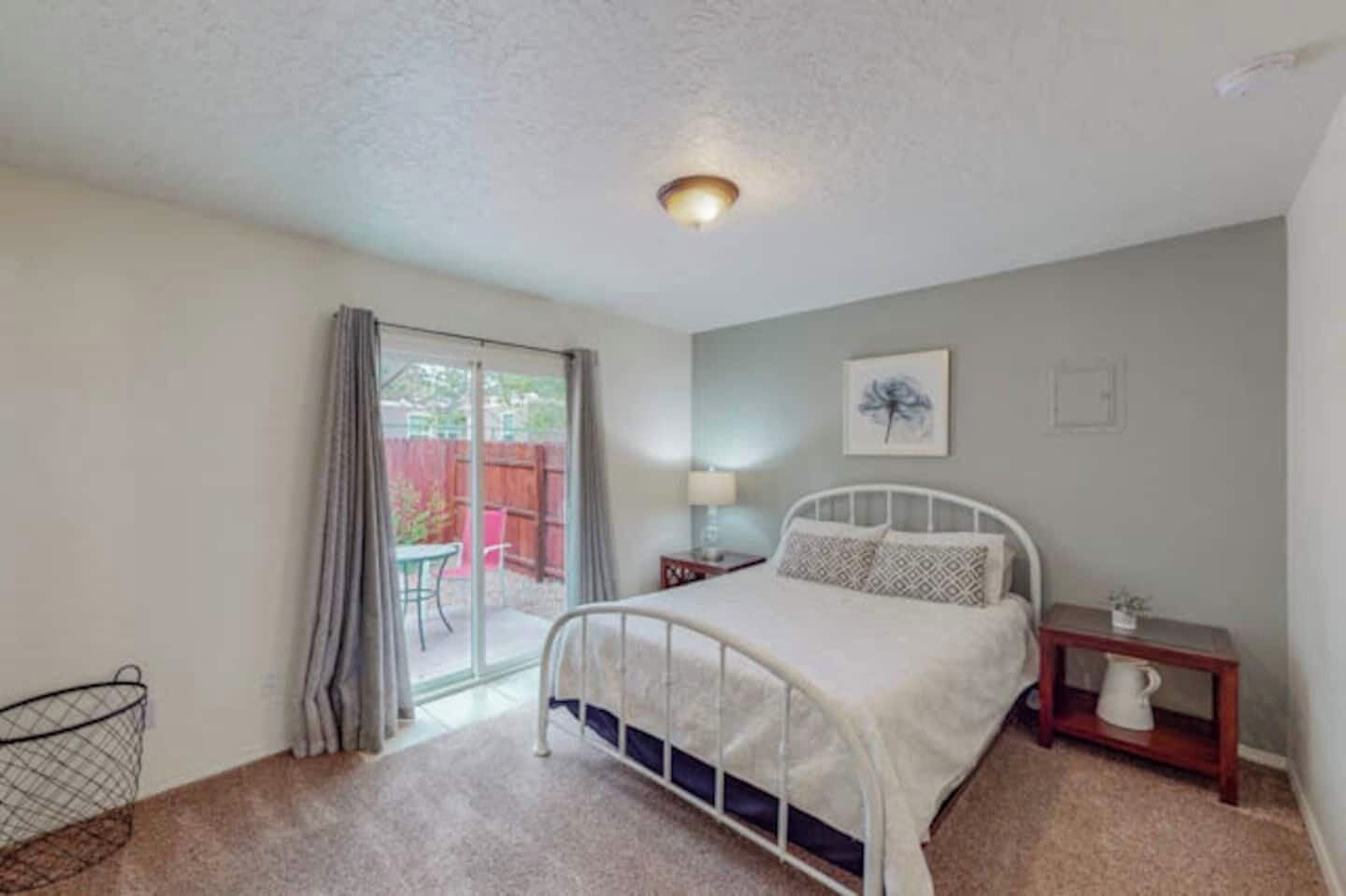 2 bedrooms, desk, iron/ironing board, free WiFi