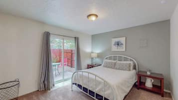 2 bedrooms, desk, iron/ironing board, free WiFi
