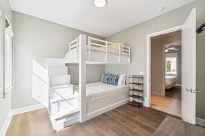 4 Schlafzimmer, Bügeleisen/Bügelbrett, WLAN, Bettwäsche