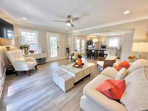 TV connectée, lecteur de DVD, baby-foot, vidéothÚque