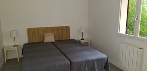 5 bedrooms, iron/ironing board, travel cot, WiFi - THE vacation home (Carcans)