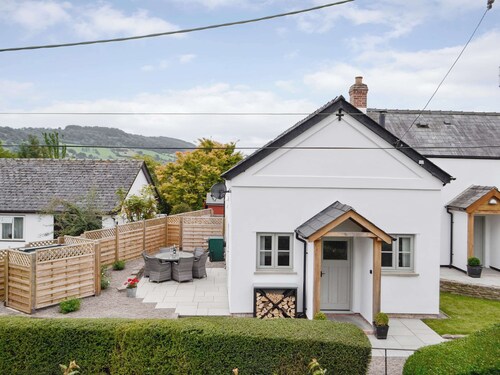 2 bedroom accommodation in Grosmont, near Abergavenny