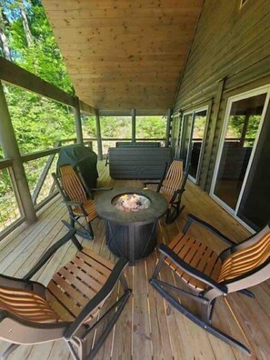 Terrace/patio - CABiN of FUN w/ Indoor Pool, Hot Tub and Firepit (Pigeon Forge)