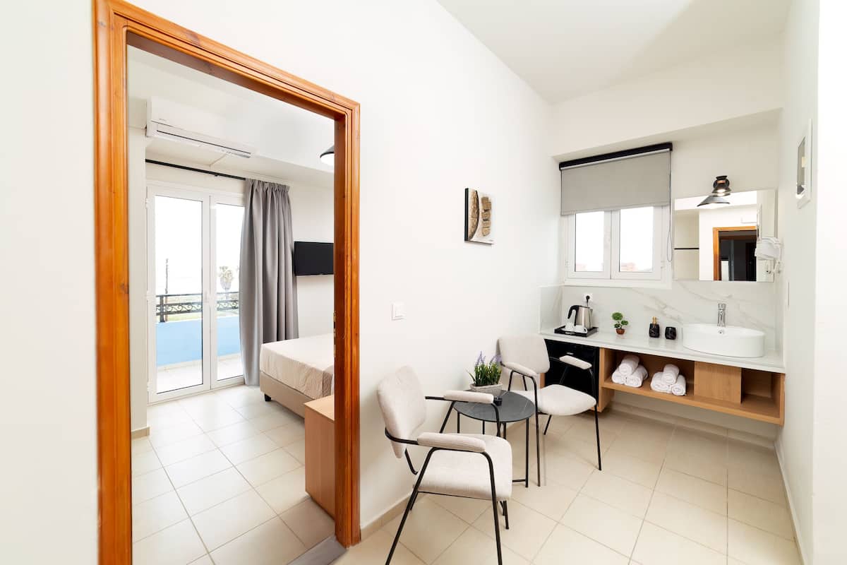 Suite one bedroom with Sea View | 1 habitación, caja de seguridad en la habitación y cortinas blackout