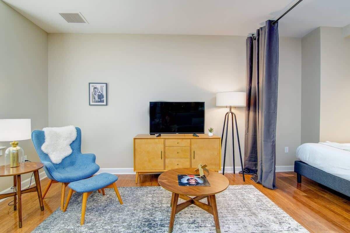 Live In A Spacious Loft A Short Walk To Beale St.!