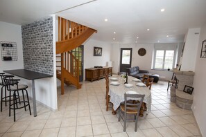 Dining - Le Petit Concise 20mn from Mont Saint Michel <br> 50240 Saint -James<br> (Saint-James)