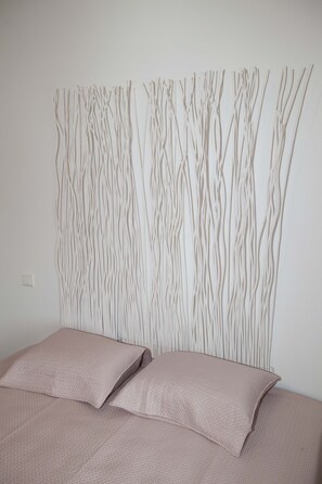 4 bedrooms, desk, iron/ironing board, free WiFi - Le Petit Concise 20mn from Mont Saint Michel <br> 50240 Saint -James<br> (Saint-James)