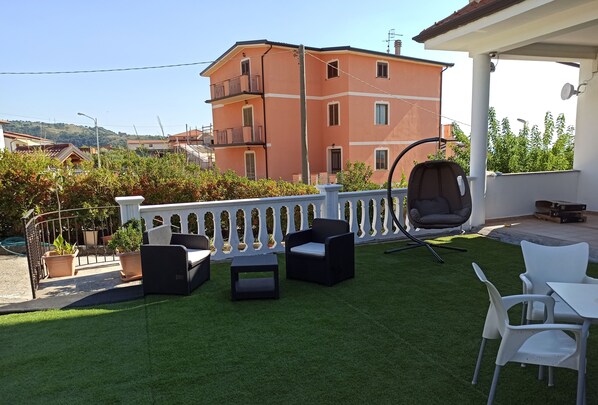 المنطقة المحيطة بالمنشأة