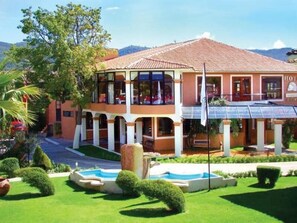 Khuôn viên nơi lưu trú