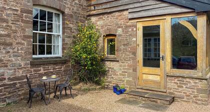 4 bedroom accommodation in Skenfrith, near Monmouth