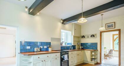 4 bedroom accommodation in Skenfrith, near Monmouth