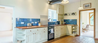 4 bedroom accommodation in Skenfrith, near Monmouth