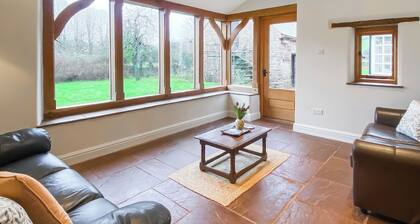 4 bedroom accommodation in Skenfrith, near Monmouth