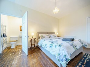 4 bedrooms, free WiFi, bed sheets