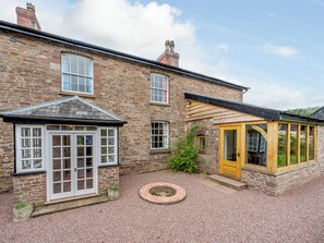 Exterior - 4 bedroom accommodation in Skenfrith, near Monmouth (Skenfrith, near Monmouth)