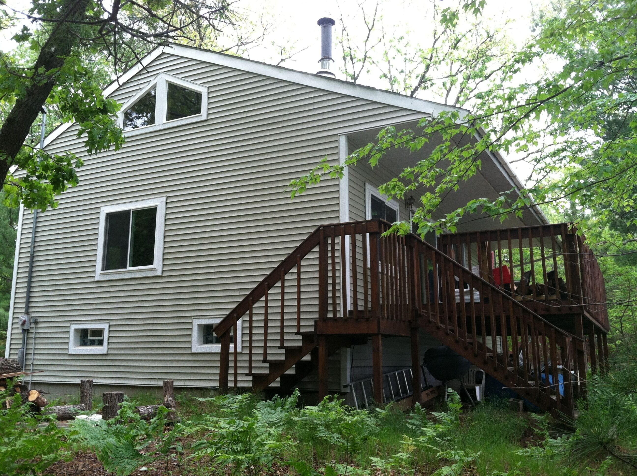 Family Cottage, on 102' Echo Lake, 2 BR’s, Kids Loft w queen and two singles.
