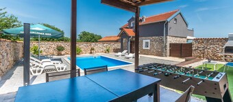 Amazing home in Donje Rastane with WiFi