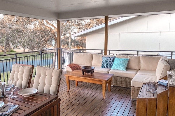 Bartletts By The Ocean - beachfront elegance