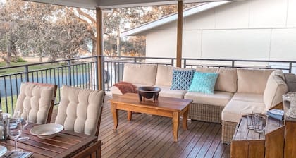 Little Beach Bungalow - at Bartletts