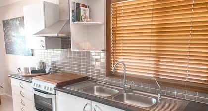 Little Beach Bungalow - at Bartletts