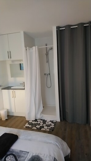 1 chambre, lit de bébé portatif, Wi-Fi, literie fournie