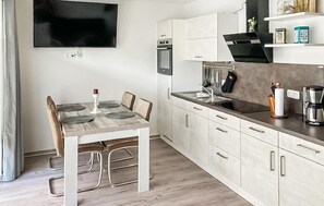 Fridge, stovetop, dishwasher, coffee/tea maker - Lovely apartment in Graal-Müritz (Graal-Müritz)