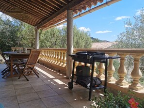 تناول الطعام بالخارج