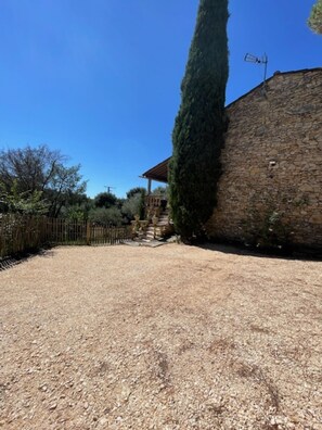 Property grounds - Le Mazet de la Lune (Saint-André-de-Roquepertuis)
