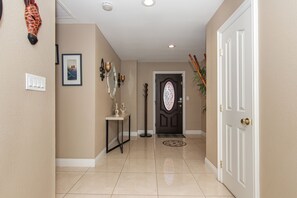 Interior - Family friendly HOT TUBE with Licensed (Las Vegas)